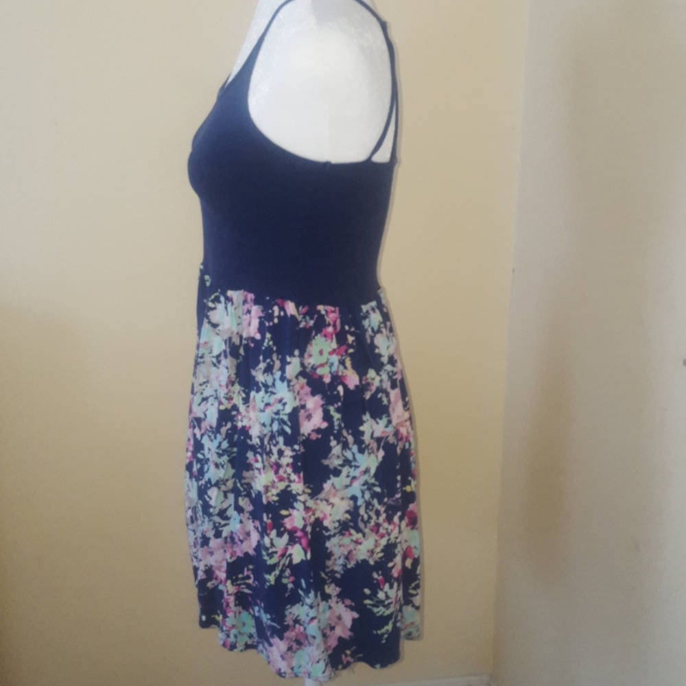 Summer dress - Picture 2 of 6